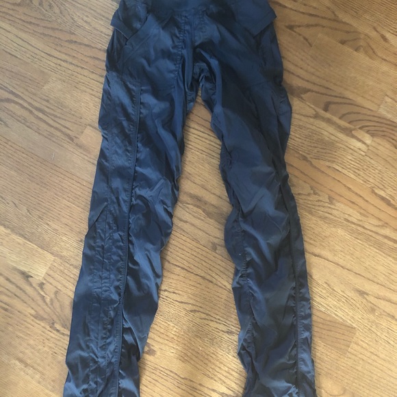 Lululemon parachute pants - Picture 3 of 3